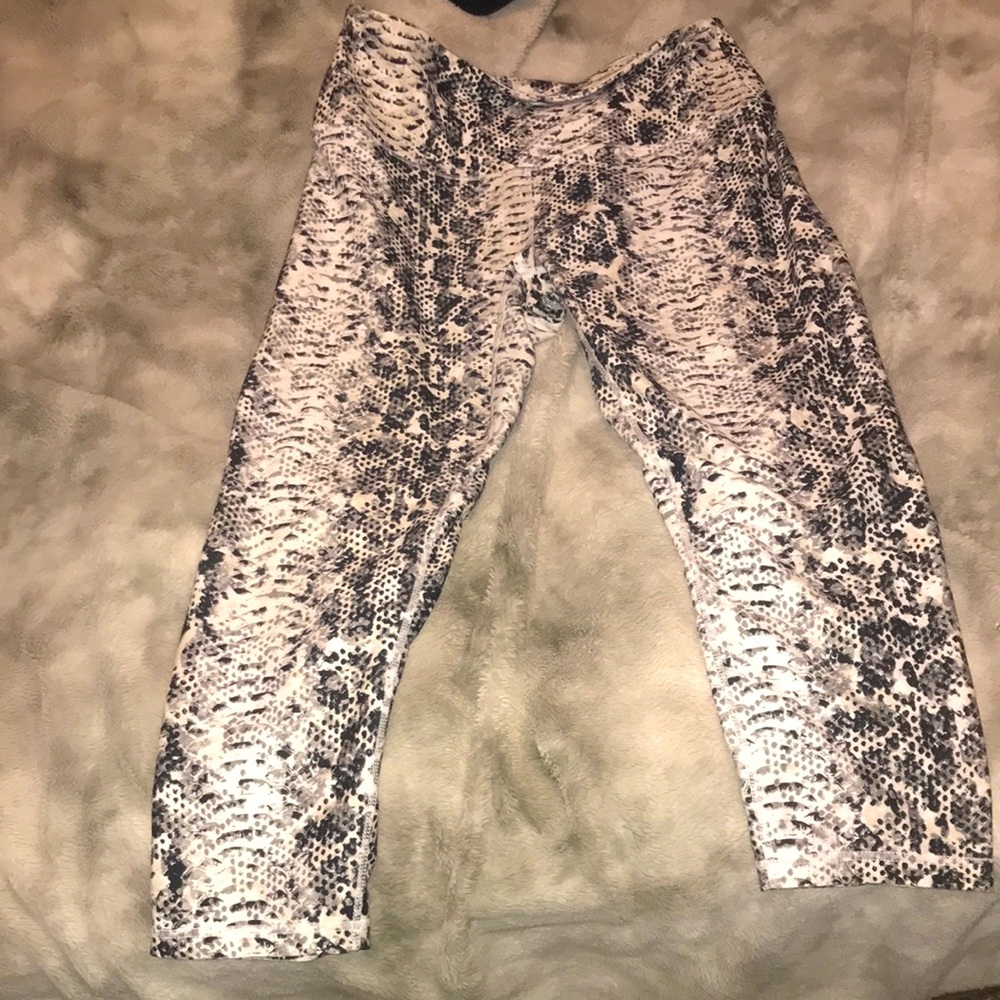 Black and White Snake Pattern Leggings